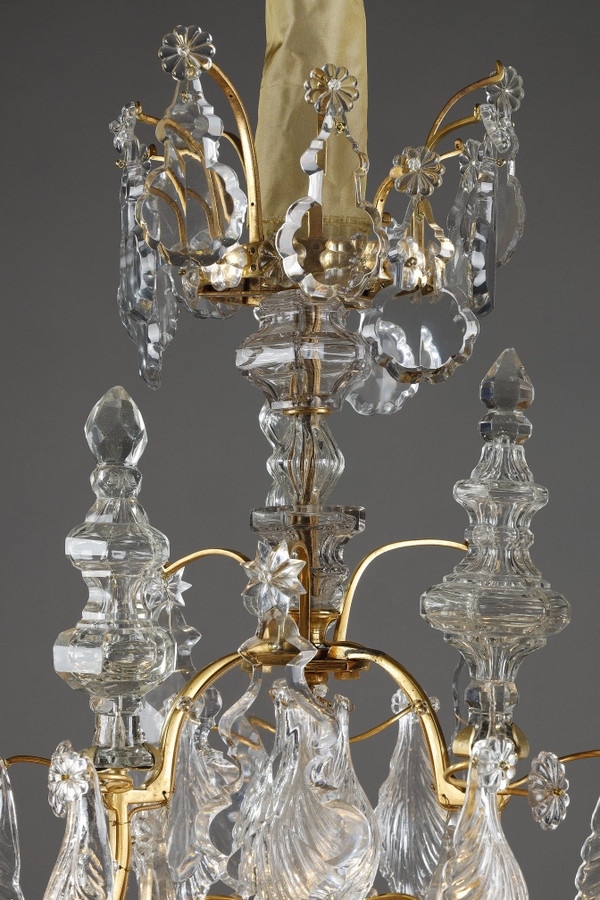 Lampadario a gabbia a sei luci, in bronzo dorato, decorato con nappe e pugnali in cristallo molato