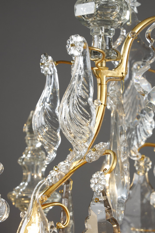 Lampadario a gabbia a sei luci, in bronzo dorato, decorato con nappe e pugnali in cristallo molato