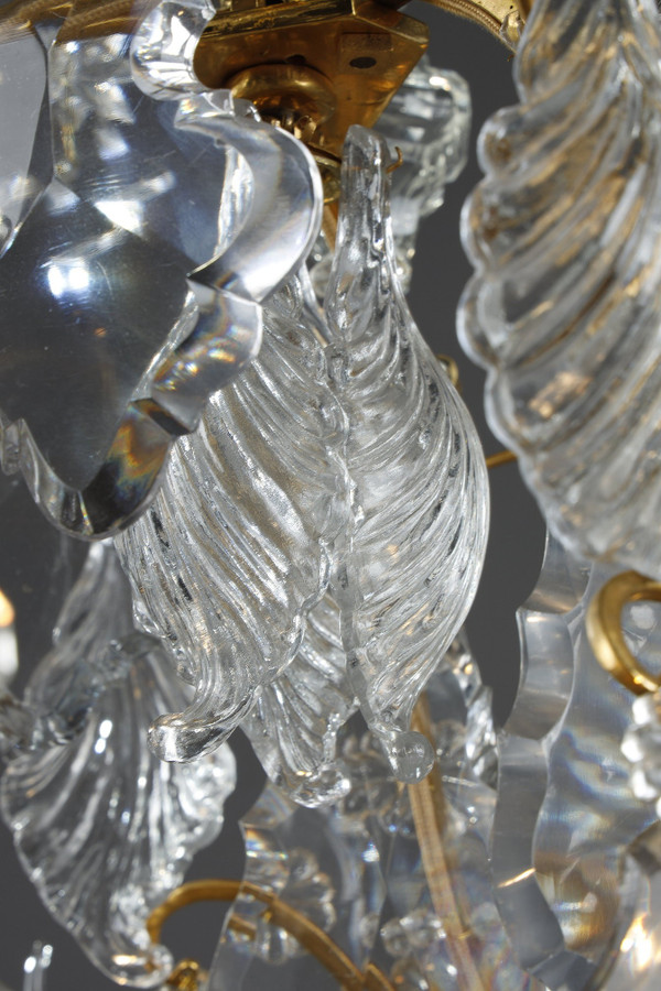 Lampadario a gabbia a sei luci, in bronzo dorato, decorato con nappe e pugnali in cristallo molato