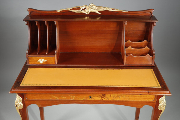 ART NOUVEAU MAHOGANY AND MAHOGANY VENEER STEPPED DESK