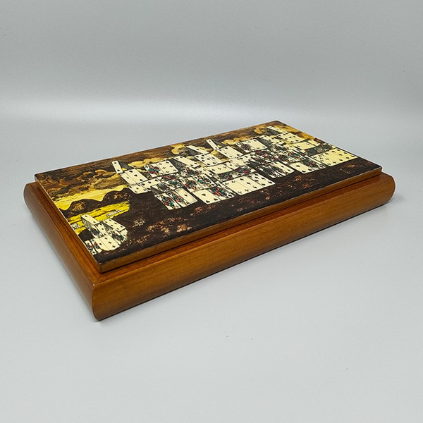 Wunderschöne Original-Spielkartenbox von Piero Fornasetti aus den 1970ern in ausgezeichnetem Zustand. Hergestellt in Italien