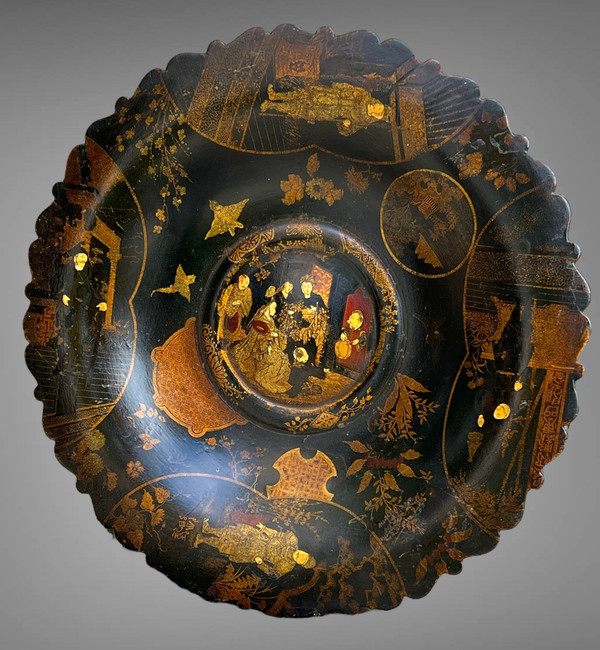 JAPANISCHE PLATTE / TABLETT NAPOLEONISCHER ZEIT III MIT FIGUREN VERZIERT 35 CM