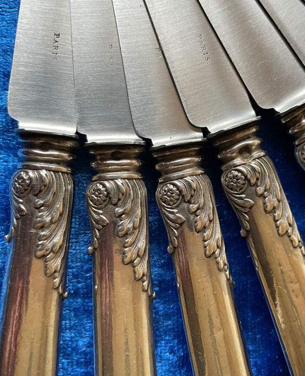 24 dessert knives.