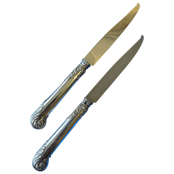 24 dessert knives.