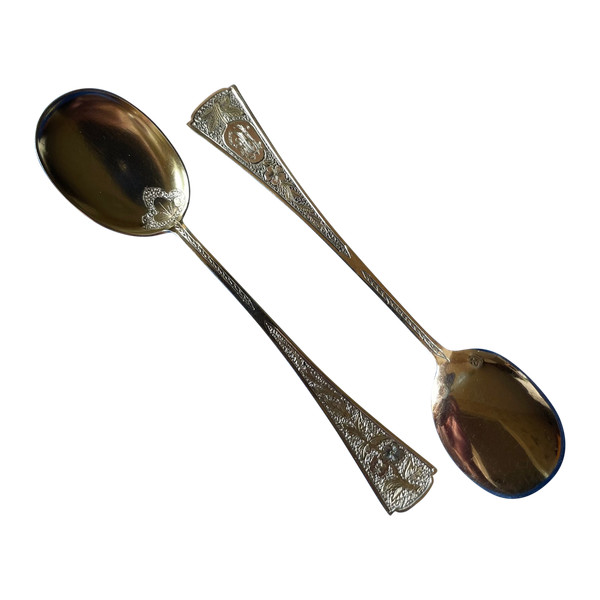 13-piece ice-cream set.