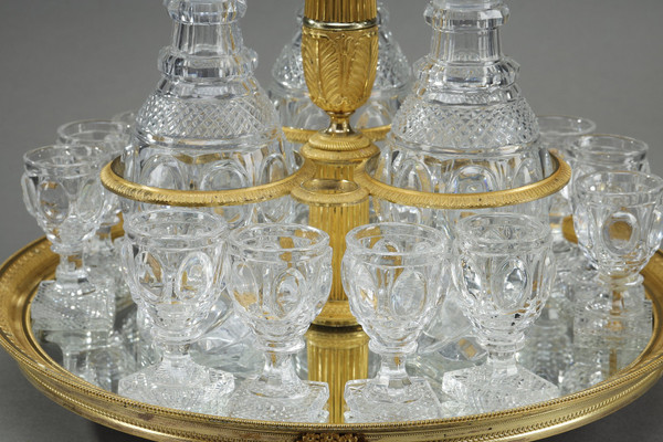 Servizio da liquore in bronzo dorato e cristallo molato del periodo Carlo X