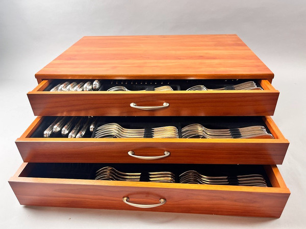 Christofle 132-piece SPATOURS model canteen
