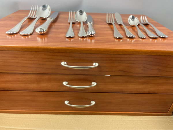 Christofle 132-piece SPATOURS model canteen