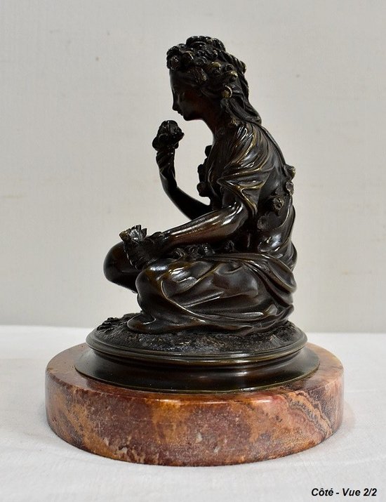  Bronze à Patine Brune d’une « Jeune Fille aux Fleurs » – Début XXe 