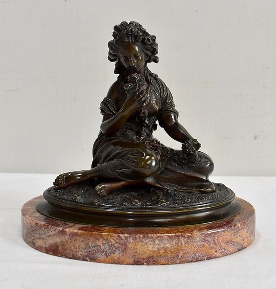  Bronze à Patine Brune d’une « Jeune Fille aux Fleurs » – Début XXe 