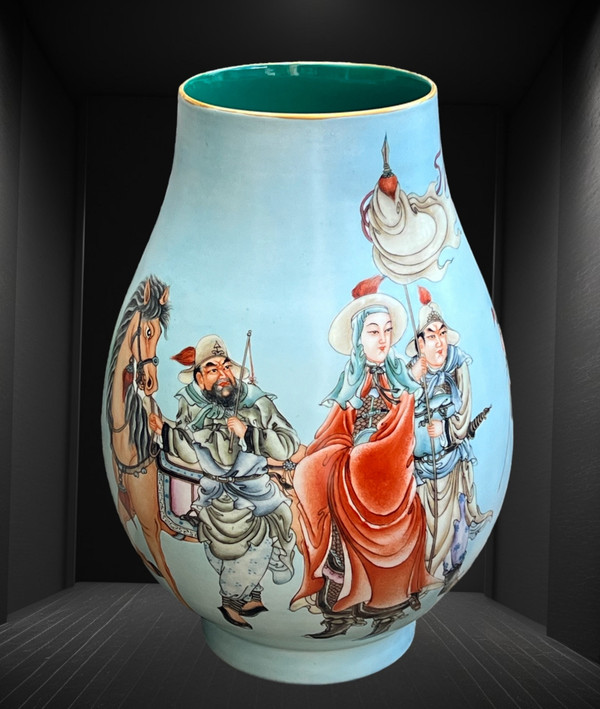 LARGE CHINA PORCELAIN BALUSTER VASE WITH POLYCHROME ENAMELED DECORATION, 39 CM