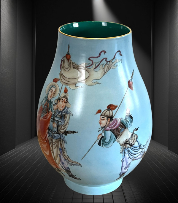LARGE CHINA PORCELAIN BALUSTER VASE WITH POLYCHROME ENAMELED DECORATION, 39 CM