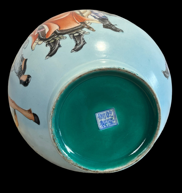 LARGE CHINA PORCELAIN BALUSTER VASE WITH POLYCHROME ENAMELED DECORATION, 39 CM