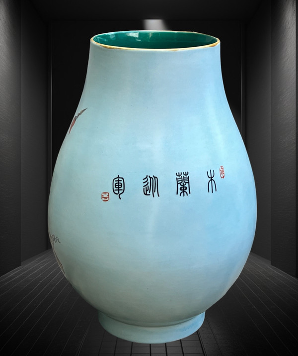 LARGE CHINA PORCELAIN BALUSTER VASE WITH POLYCHROME ENAMELED DECORATION, 39 CM