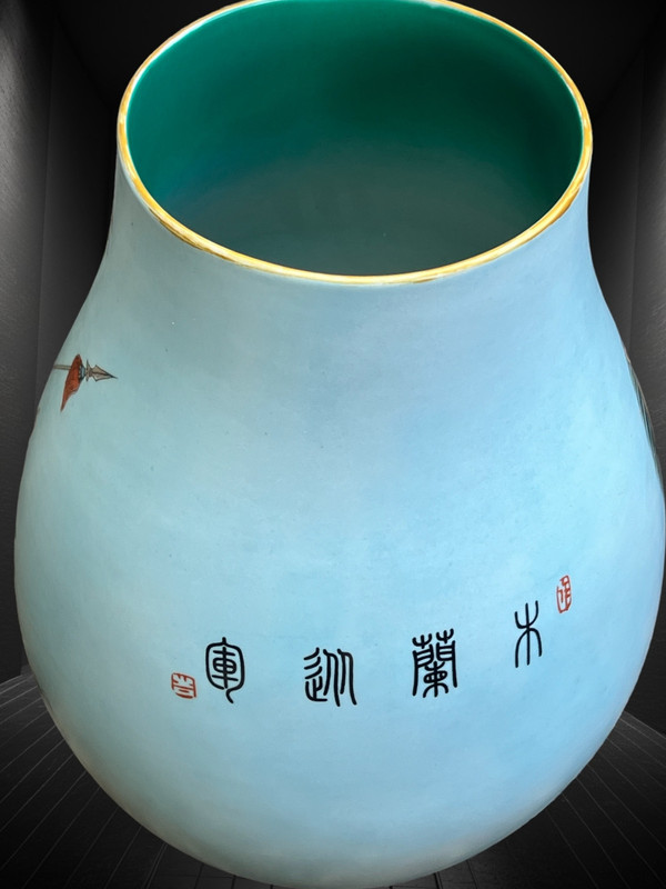 LARGE CHINA PORCELAIN BALUSTER VASE WITH POLYCHROME ENAMELED DECORATION, 39 CM
