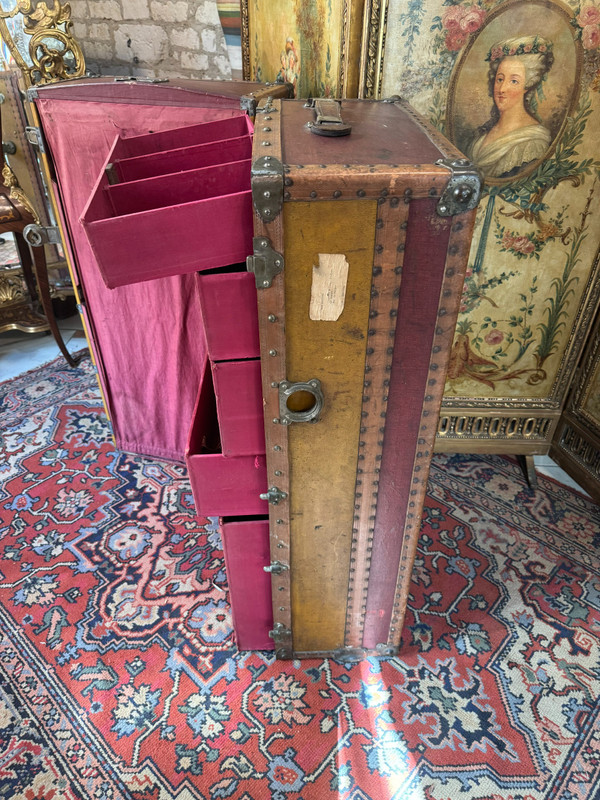 1920S BOAT OR TRAVEL TRUNK