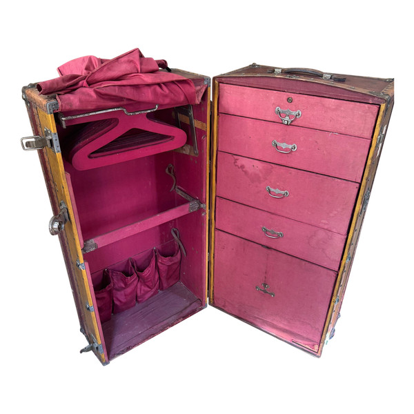 1920S BOAT OR TRAVEL TRUNK