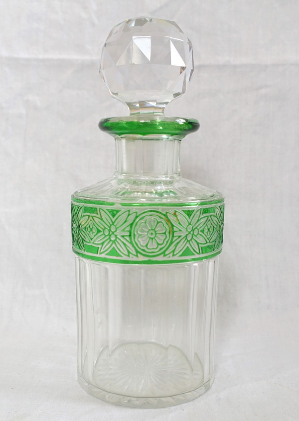 Perfume bottle in Baccarat green overlay crystal, Empire model - 15,2cm
