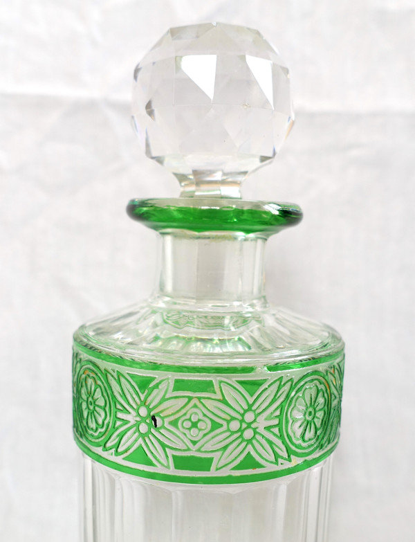 Perfume bottle in Baccarat green overlay crystal, Empire model - 15,2cm