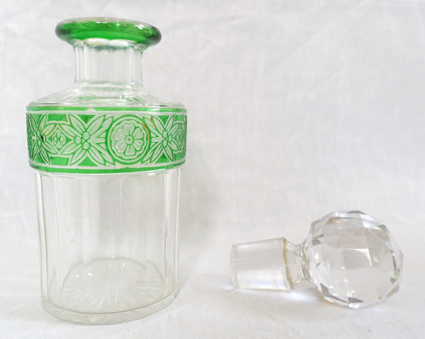 Perfume bottle in Baccarat green overlay crystal, Empire model - 15,2cm