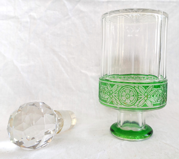 Perfume bottle in Baccarat green overlay crystal, Empire model - 15,2cm