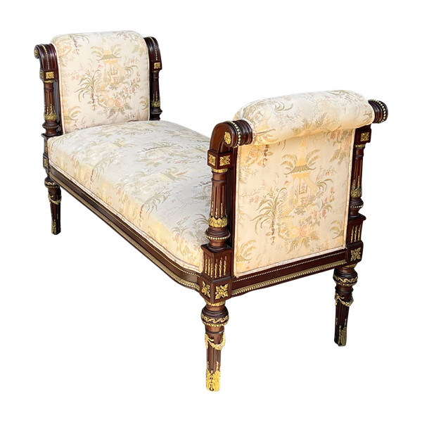  BANQUETTE / WINDOW SEAT / IN MAHOGANY DECORATED WITH ORMOLU IN THE LOUIS XVI STYLE