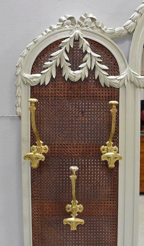 Bedeutende cremefarbene Wandgarderobe, mit Spiegel und Cannage, Louis XVI-Geschmack - 1900