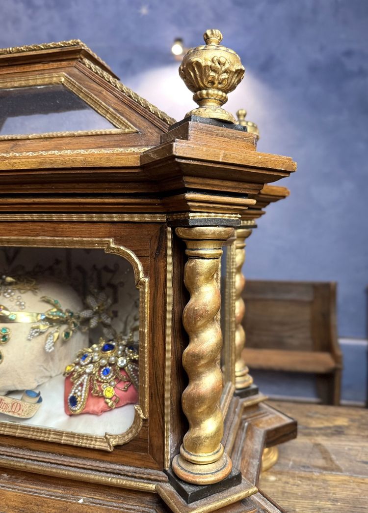 Remarkable Chasse De La Compagnie Sainte Ursule - 19th century