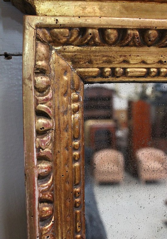 Small Golden Wood Mirror With Winged Animal Decorations - Late 19th Century