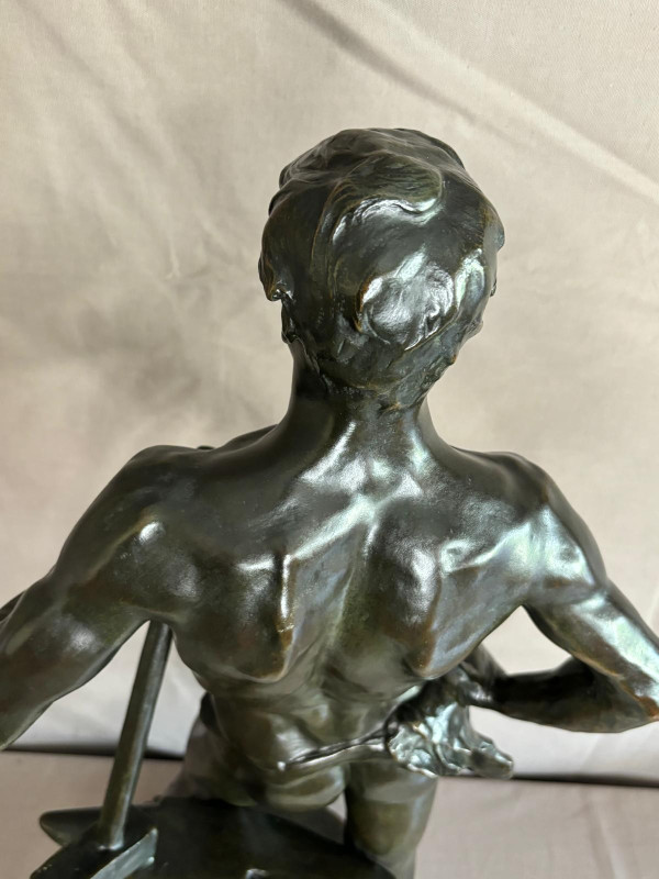 Statue en bronze jeune forgeron, Georges Bareau (1866-1931)  fondeur "F. BARBEDIENNE" Paris