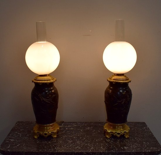 Paire de Lampes Asiatiques à Patine Brune - 1900