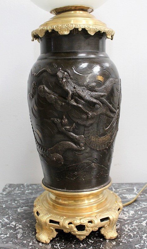 Paire de Lampes Asiatiques à Patine Brune - 1900