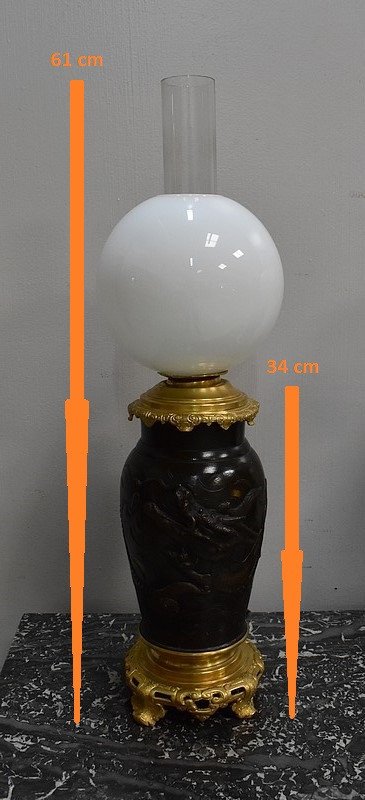 Paire de Lampes Asiatiques à Patine Brune - 1900