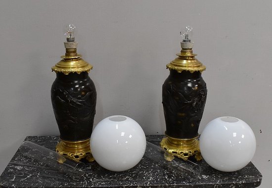 Paire de Lampes Asiatiques à Patine Brune - 1900