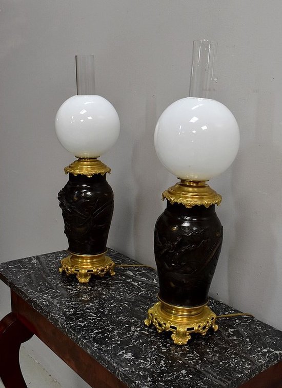 Paire de Lampes Asiatiques à Patine Brune - 1900