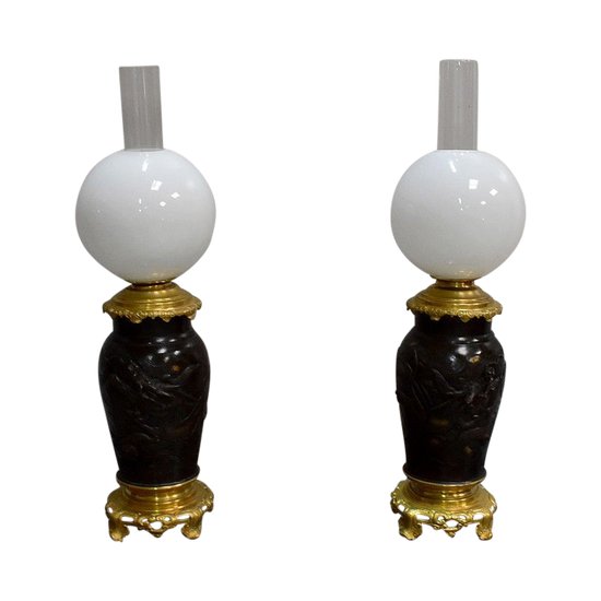 Paire de Lampes Asiatiques à Patine Brune - 1900