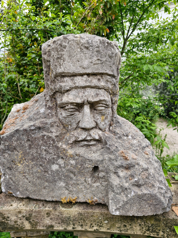 Männliche Büste aus Stein
