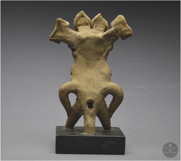 Messico, 450 - 750 d.C., Cultura di Veracruz, Fischietto rituale con figura di guerriero, Ceramica