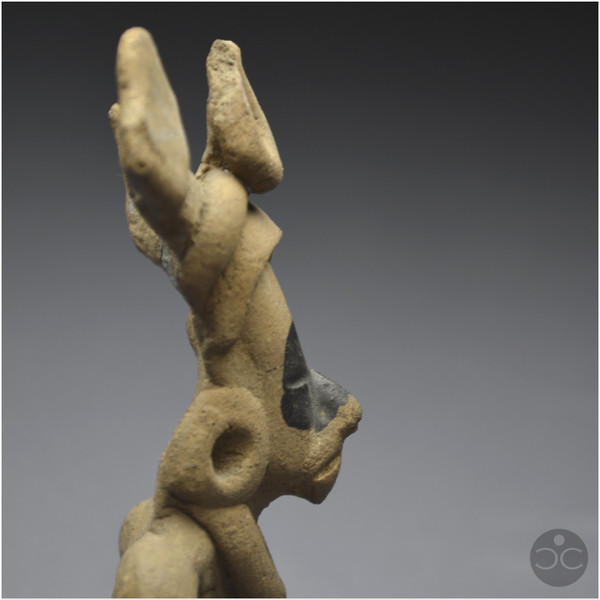 Messico, 450 - 750 d.C., Cultura di Veracruz, Fischietto rituale con figura di guerriero, Ceramica