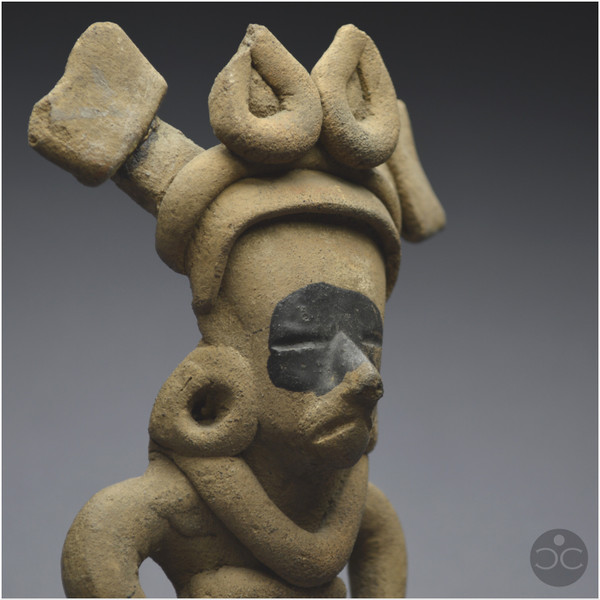 Messico, 450 - 750 d.C., Cultura di Veracruz, Fischietto rituale con figura di guerriero, Ceramica