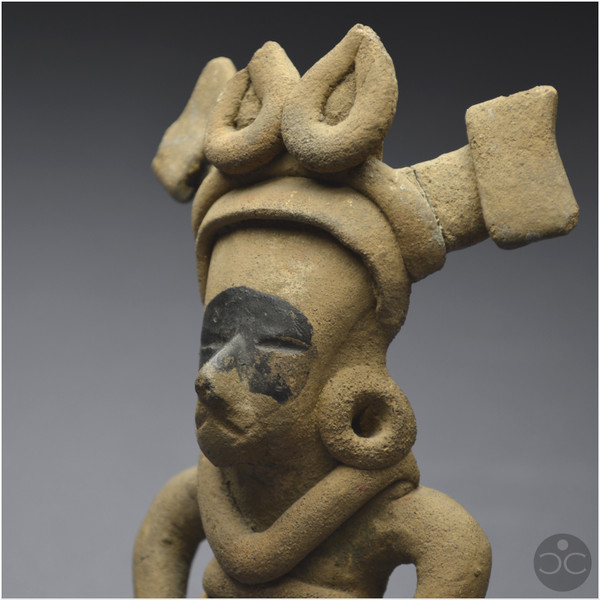 Messico, 450 - 750 d.C., Cultura di Veracruz, Fischietto rituale con figura di guerriero, Ceramica