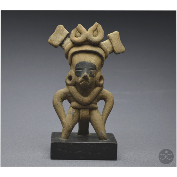 Messico, 450 - 750 d.C., Cultura di Veracruz, Fischietto rituale con figura di guerriero, Ceramica