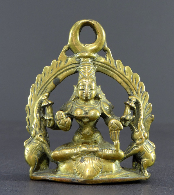 Inde, XIXème Siècle, Autel à Suspendre En Bronze Dédié à La Déesse Lakshmi Aux éléphants. 