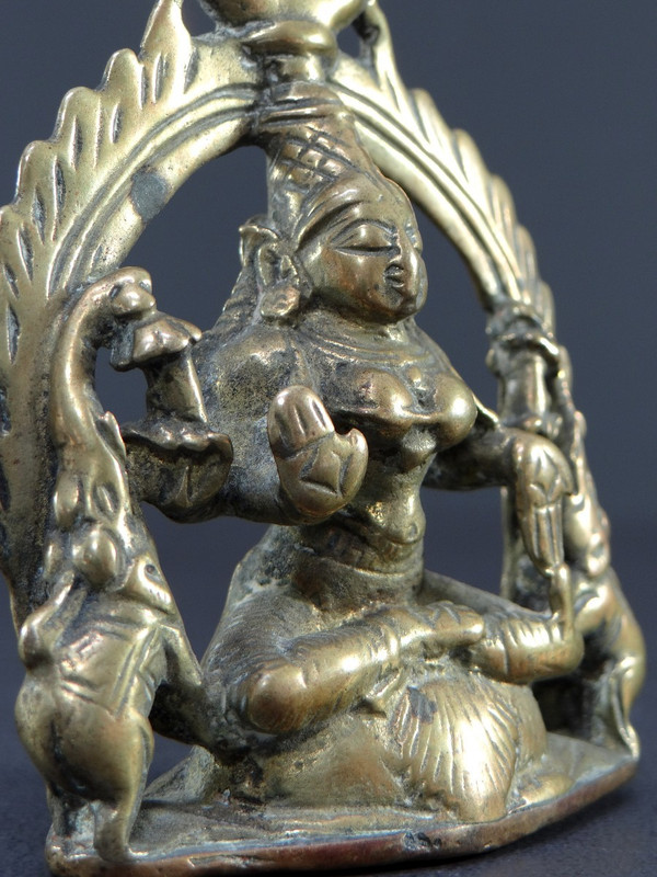 Inde, XIXème Siècle, Autel à Suspendre En Bronze Dédié à La Déesse Lakshmi Aux éléphants. 