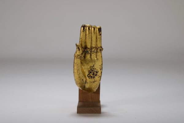 Mano di Buddha in bronzo dorato