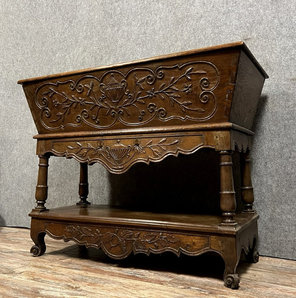 Pétrin provençal région Arlésienne de style Louis XV en noyer circa 1880-1900 