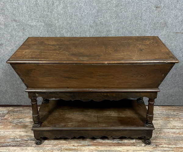 Pétrin provençal région Arlésienne de style Louis XV en noyer circa 1880-1900 