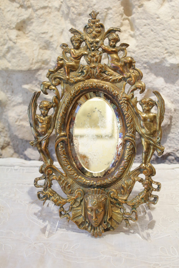 Specchio in bronzo decorato con putti e mascaroni fine XIX secolo