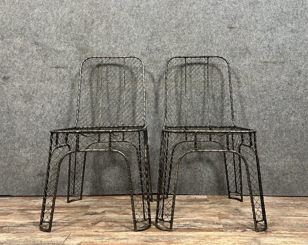 coppia di sedie in ferro intrecciato di design industriale del 1980 circa
