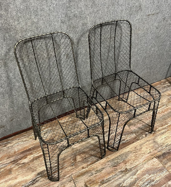 coppia di sedie in ferro intrecciato di design industriale del 1980 circa